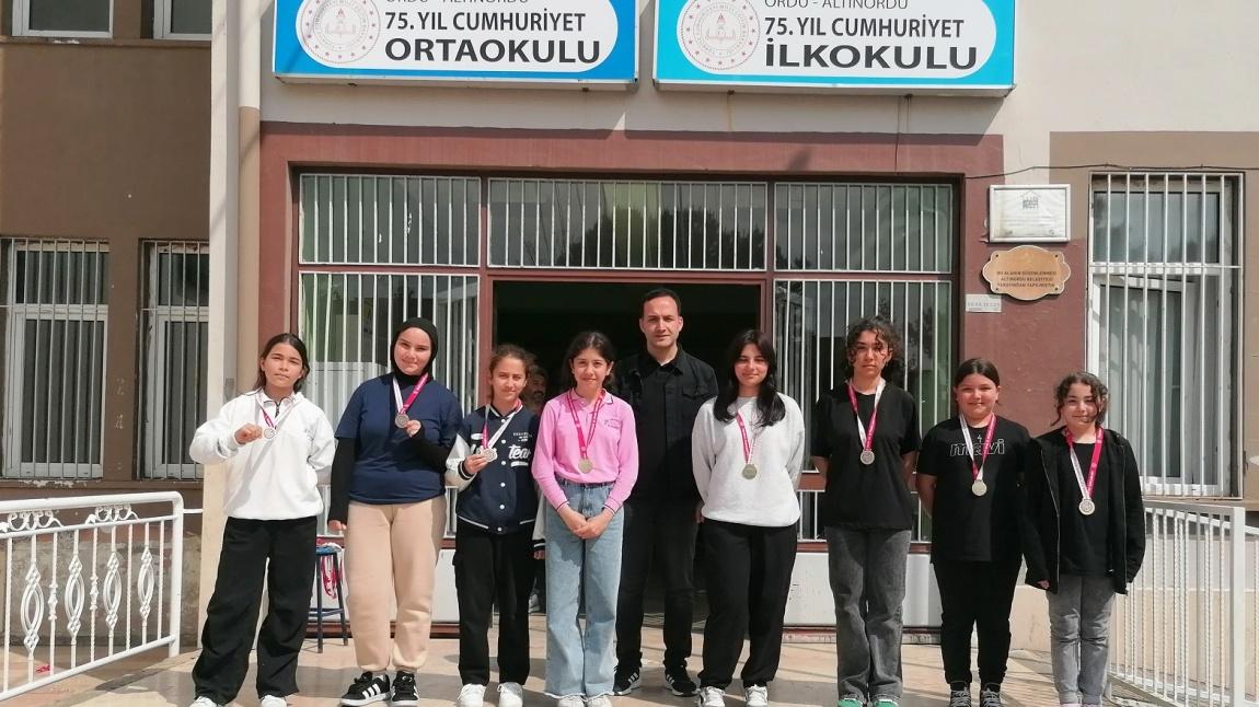 23 Nisan Ulusal Egemenlik ve Çocuk Bayramı Öncesinde Yapılan Yarışmalarda Kazanan Öğrencilerimiz Madalyalarını Aldılar